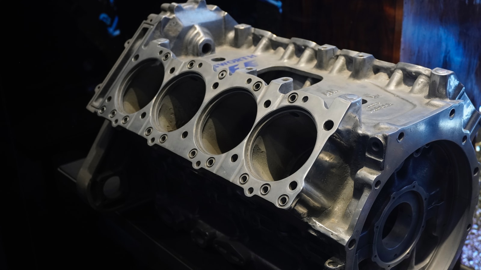 Clean piston heads